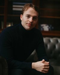 Portrait photo of Luca Schmidt