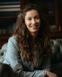Portrait photo of Laura Goetz