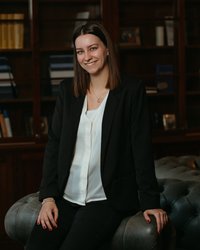 Porträtfoto von Kira Schaumburg