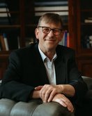 Porträtfoto von Dr. Marcus Kreikebaum