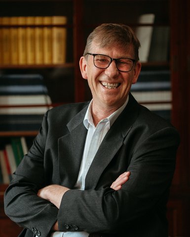 Porträtfoto von Dr. Marcus Kreikebaum