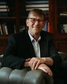 Porträtfoto von Dr. Marcus Kreikebaum