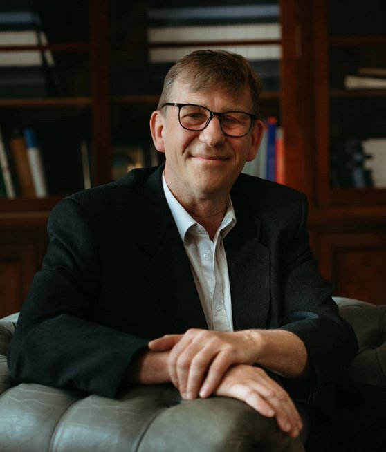 Porträtfoto von Dr. Marcus Kreikebaum