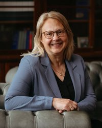 Portrait photo of Nicole Barth