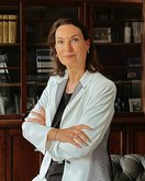 Portrait photo of Professor Diane Robers