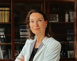 Porträtfoto von Professorin Dr. Diane Robers