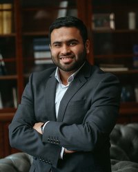 Portrait photo of Ninad Borkar
